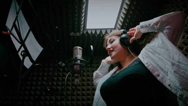 Запись песни в подарок — студия Corona Records