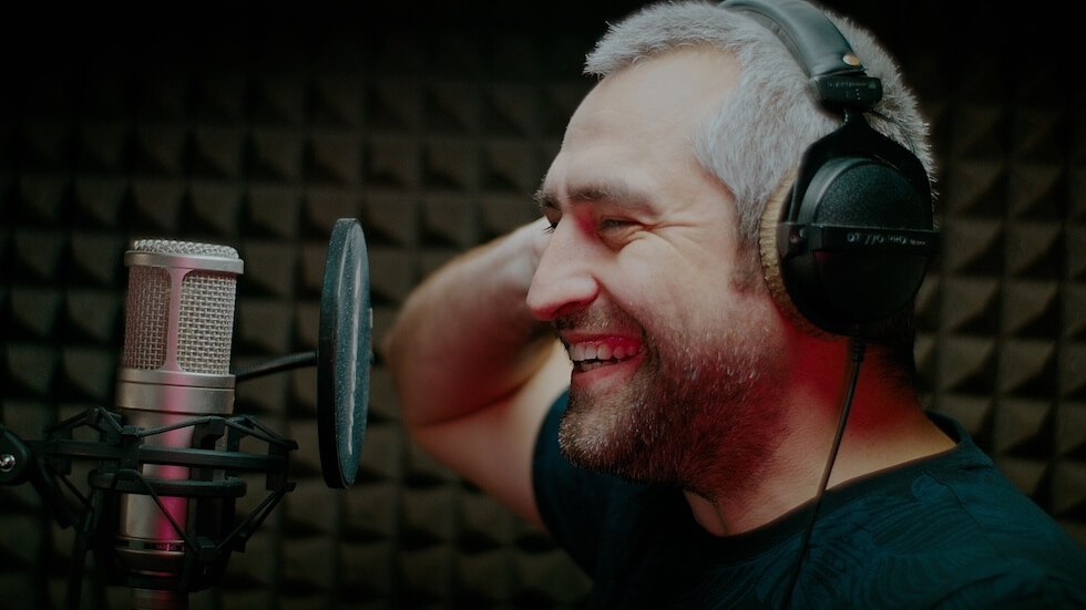 Радость от записи песни в подарок — студия Corona Records